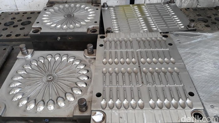 Usaha molding di Karanganyar.
