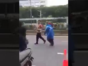 Heboh Polisi Dituduh Tendang Kemaluan Emak-emak Ternyata Provokasi