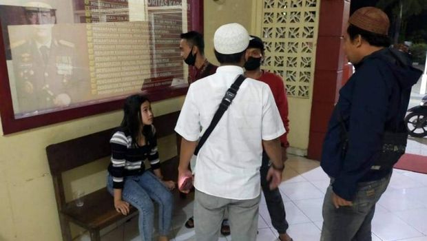 Wanita yang tertawai dan viralkan pengeroyokan sadis di Makassar ditangkap (Dok. Istimewa)
