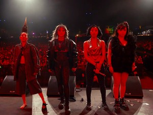 Surprise! CL Bawa 2NE1 ke Panggung Coachella