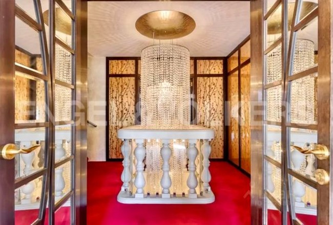 Sebelum menutup Instagram karena banyaknya komentar jahat setelah Rusia menginvasi Ukraina, Luiza sering membagikan potret kesehariannya yang estetik dan mewah. Ia bahkan pernah menunjukkan liburannya ke Prancis saat pandemi. Sayangnya karena banyak komentar jahat netizen, Luiza menghapus akunnya.Foto: Dok. Engel & Völkers