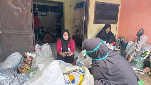 Suasana di Bank Sampah Berkah (BSB) Belawan.