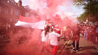 Foto: Demo Fans MU di Luar Old Trafford