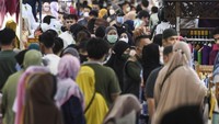 Dua pekan menjelang lebaran, Thamrin City mulai ramai dikunjungi warga yang ingin membeli busana muslim.