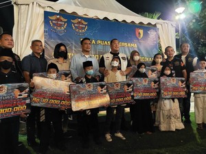 HDCI Surabaya-Jatim Bantu Beasiswa 32 Siswa Berprestasi