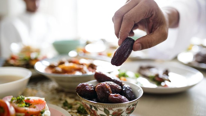 Middle Eastern Suhoor or Iftar meal