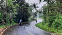 Pengendara asal Ciparay, Kurniawan (33) mengatakan ia kerap melintasi jalan alternatif Cijapati. Kata dia, jalan tersebut memang selalu sepi apalagi malam hari. Kurniawan menuturkan jika dalam kondisi hujan daerah tersebut rawan terjadi kecelakaan. Menurutnya hal tersebut diakibatkan jalan yang berkelok serta licin. Ia pun menyarankan jika ingin melewati jalan alternatif Cijapati lebih baik pada siang hari. Menurutnya jika malam hari rawan terjadi tindakan yang tidak diinginkan.
