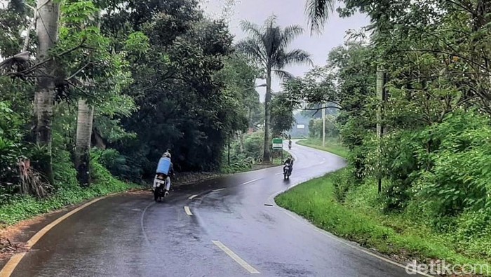 Jelang Arus Mudik 2022, Begini Kondisi Jalur Alternatif Cijapati Menjelang arus mudik 2022, sejumlah jalur alternatif akan menjadi pilihan bagi para pemudik. Salah satunya adalah jalur alternatif Cijapati, Kabupaten Bandung.