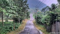 Jalur alternatif Cijapati memiliki tujuan Garut dan Tasikmalaya. Para pemudik menggunakan jalur alternatif tersebut biasanya saat jalur utama Cileunyi-Nagreg mengalami kemacetan parah.