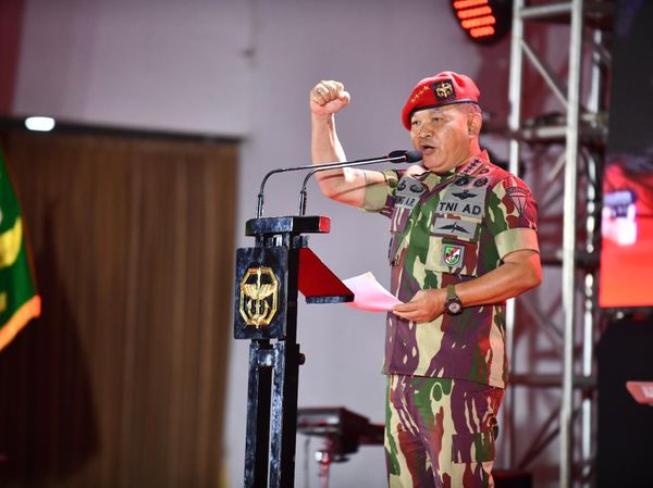 Potret KSAD Dudung Semeja dengan Prabowo-Hendropriyono di Acara Kopassus