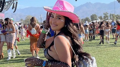 So Hot! Gaya Jennifer Coppen di Coachella