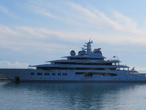 Superyacht Milik Miliuner Muslim Rusia Tiba di Fiji, tapi Ditolak