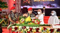 Dudung lantas sempat menyinggung soal keberhasilan yang dicapai Kopassus sepanjang sejarahnya. Meski begitu, Dudung mewanti-wanti agar seluruh prajurit Kopassus tetap memantau perkembangan, mengingat tantangan dan musuh kini yang tidak terlihat. (Dok Puspen TNI)