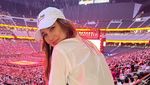 Gaya Asik Luna Maya Nonton Konser BTS di Las Vegas