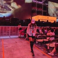 Luna Maya berhasil membuat fans BTS menjadi heboh usai dirinya terlihat membagikan momen saat menonton konser BTS di Las Vegas. Foto-foto keseruannya saat menghadiri acara tersebut tampak diunggah oleh Luna ke akun Instagram pribadinya. Foto: Instagram/@lunamaya