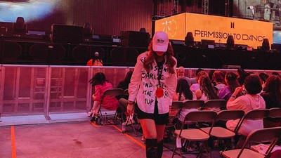 7 Foto Luna Maya Nonton Konser BTS di Las Vegas Ini Jadi Trending & Bikin Iri
