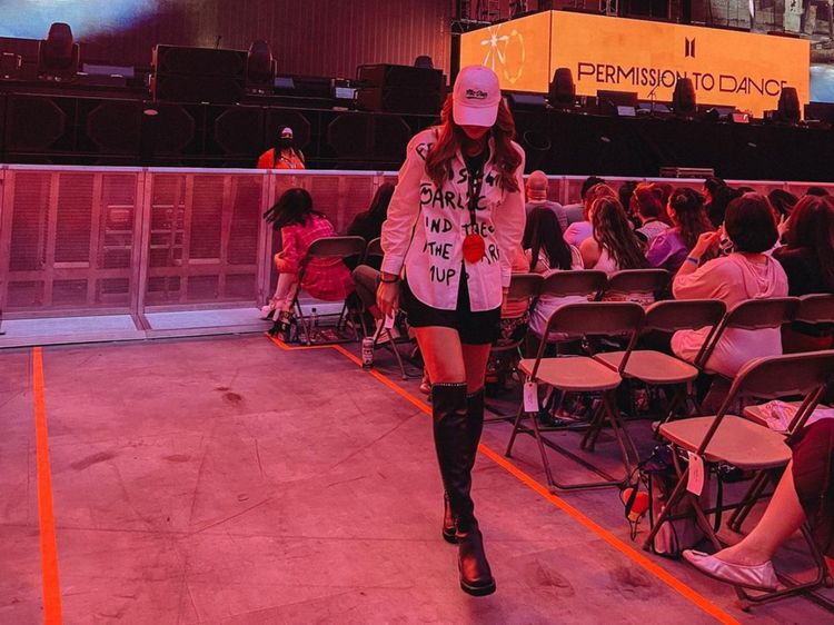 7 Foto Luna Maya Nonton Konser BTS di Las Vegas Ini Jadi Trending & Bikin Iri