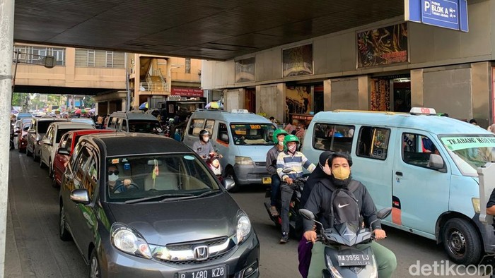 Macet di Pasar Tanah Abang.