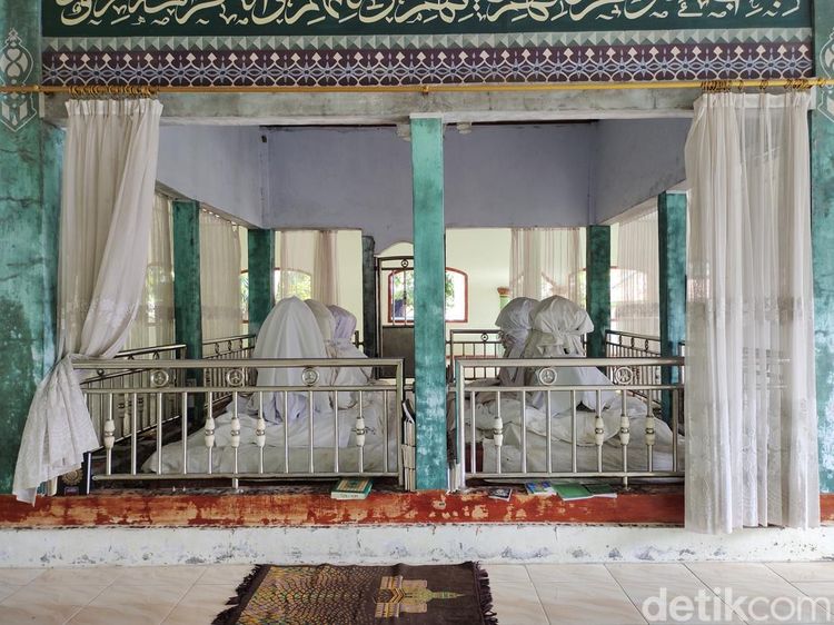 Makam Keramat Lebak Ini Pernah Selamat dari Banjir Bandang