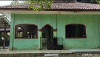 Banyak penziarah yang datang dari berbagai daerah untuk berdoa di makam tersebut. Tidak sedikit penziarah yang datang membawa keinginan agar terkabul.