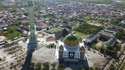 Unik Banget! Masjid Ini Didesain dengan Ornamen Dayak