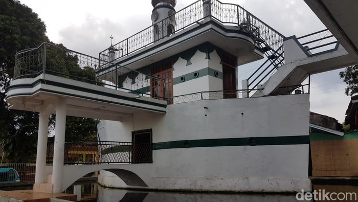 Masjid Perahu di Sukabumi.