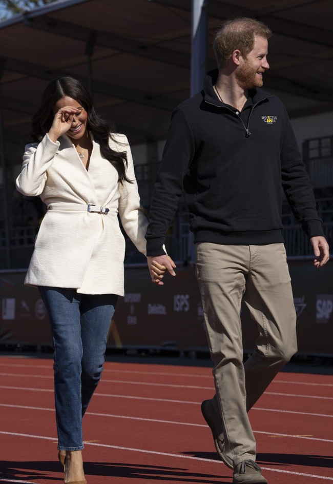 Invictus Games adalah tempat pasangan itu membuat penampilan publik pertama mereka bersama hampir lima tahun lalu. Kini keduanya pun masih terlihat mesra. Foto: dok. AP