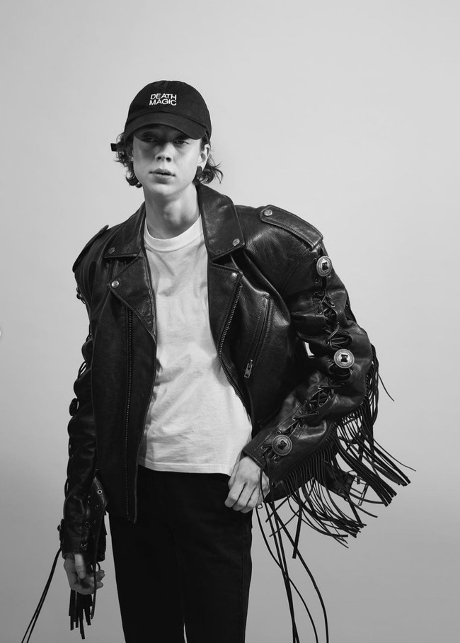 Rasanya selama ini aku seperti memakai topeng. Setelah aku melepaskan topeng ini, aku merasa... entahlah. Aku tidak memakai kulit yang bukan punyaku lagi, tutur pria 24 tahun ini. Foto: Instagram/@nathanwestling