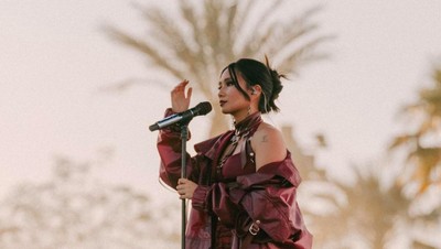 Foto: Gaya Eksentrik NIKI, Wanita Indonesia Pertama Tampil di Coachella 2022