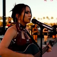 Dalam sesi tanya jawab di livestream di kanal Youtube Coachella, NIKI ditanya bagaimana perasaannya dan rekannya Rich Brian yang menjadi penyanyi Indonesia pertama yang ada di panggung Coachella. NIKI pun menjawab: “Ya, ini sejarah, dan sekali lagi aku sangat bersyukur, aku begitu beruntung aku ada di posisi ini, luar biasa.” Foto: dok. Instagram