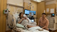 Proses persalinan Nikita Willy ditemani oleh suaminya, Indra Priawan. Foto: YouTube Nikita Willy Official