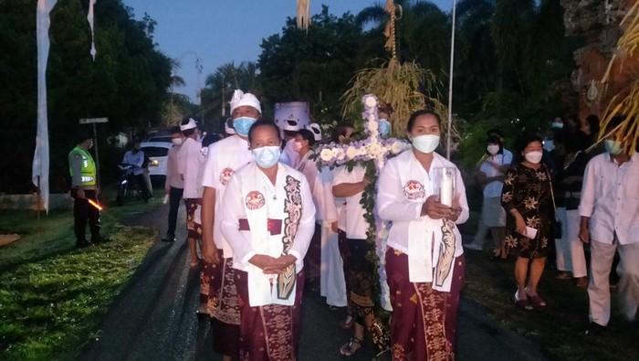 Perayaan paskah di Gereja Kristen Protestan Bali (GKPB) yang berada di Desa Blimbingsari,  Kecamatan Melaya, Kabupaten Jembrana, Bali, Minggu (17/4/2022). (I Ketut Suardika/detikBali)