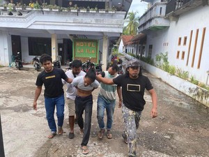 Merasa Istri Dijebak-Ditangkap Polisi, Pria di NTB Bacok Temannya