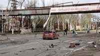Meski begitu, klaim Moskow untuk menguasai Mariupol, tempat pertempuran terberat dan bencana kemanusiaan terburuk, tidak dapat diverifikasi secara independen. Jika benar Rusia menguasai Mariupol, ini akan menjadi kota besar pertama yang jatuh ke tangan pasukan Rusia sejak invasi 24 Februari lalu. AP Photo/Alexei Alexandrov.