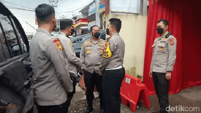 Pengecekan arus lalin di Simpang Cikidang, Sukabumi.