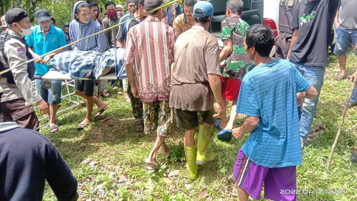 Pria bernama Anto (37), warga Desa Kassibuleng, Kecamatan Sinjai Borong, Kabupaten Sinjai, Sulawesi Selatan (Sulsel) tewas ditebas tetangga