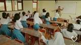 Nadiem Puji Guru Viral di Surabaya Ajak Murid Tari Tradisional di Kelas