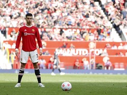 Pelanggaran terhadap Elanga membuat MU dihadiahi tendangan bebas. Ronaldo maju sebagai eksekutor, ia melepaskan tembakan keras yang mengenai tiang sebelum masuk ke gawang Norwich. MU kembali di depan dengan kedudukan 3-2 di menit ke-76.