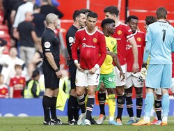 MU naik ke peringkat kelima klasemen dengan perolehan 54 poin dari 32 pertandingan, tertinggal tiga poin dari Tottenham Hotspur di atasnya dan sama dengan Arsenal di urutan enam meski masih punya satu laga di tangan.