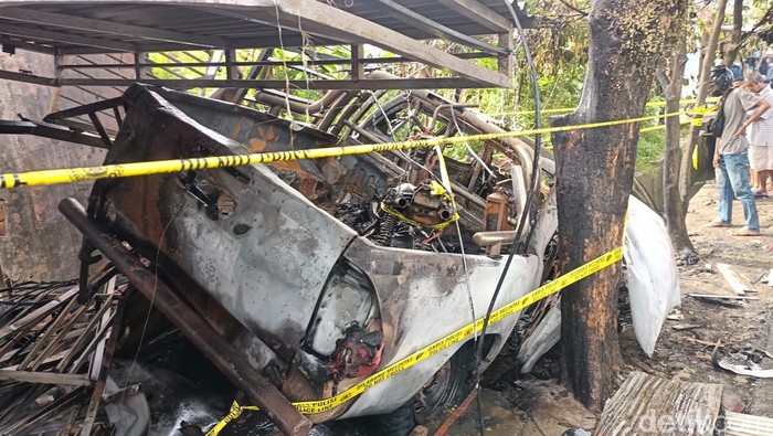 Sopir mobil penabrak rumah hingga memicu kebakaran dan menyebabkan satu keluarga tewas terjebak api di Samarinda, Kalimantan Timur (Kaltim), inisial RI sudah diamankan polisi