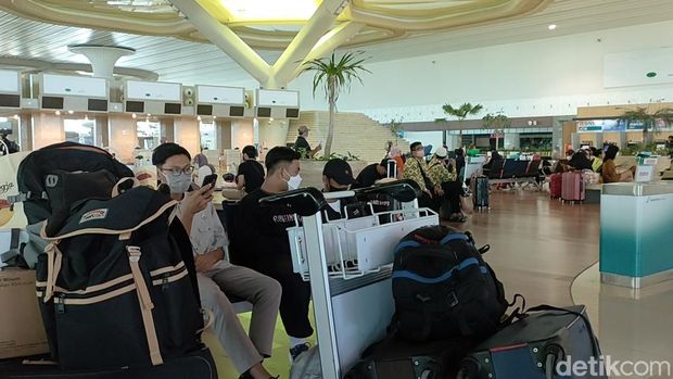 Suasana bandara YIA, Kulon Progo, Minggu (17/4/2022).