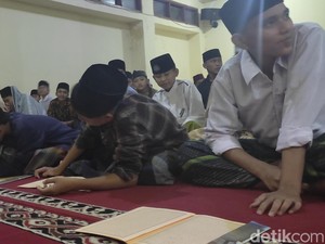 Cerita Teror Gaib di Balik Kiprah 22 Tahun Ponpes Dar Al-Taubah Saritem