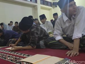 Kisah Ustaz Didatangi 3 PSK dan Teror Magis di Saritem