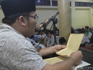 Lantunan Salawat-Zikir Santri Ponpes Dar Al-Taubah Menggema di Saritem
