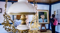 Fisik asli rumah asli rumah Bung Hatta sudah runtuh di tahun 1960-an. Namun atas gagasan Ketua Yayasan Pendidikan Bung Hatta, rumah ini dibangun ulang sebagai upaya mengenang dan memperoleh gambaran masa kecil sang proklamator. (dok. Kemenparekraf)