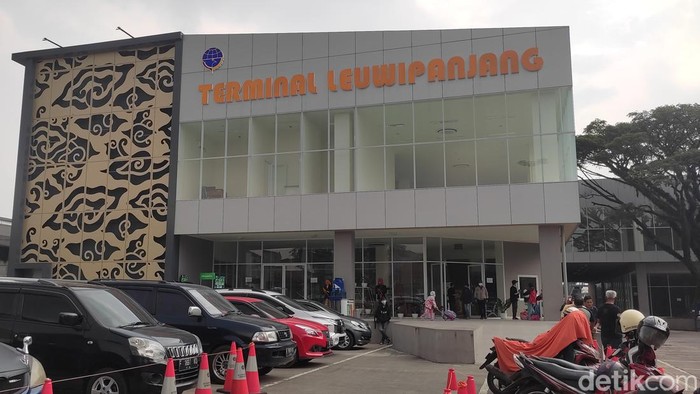 Terminal Leuwipanjang.