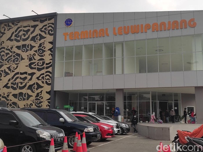 Terminal Leuwipanjang.