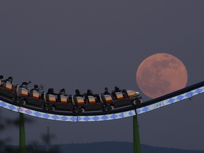 Fenomena Pink Moon akan menghiasi langit Indonesia pada 2 April 2026 dan puncaknya terjadi pada pukul 09.11 WIB.