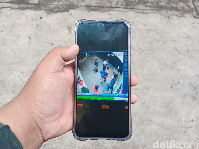 Video viral pengeroyokan pemuda di Majalaya.