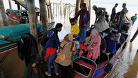 Geliat arus mudik mulai terlihat di Pelabuhan Kuatik Kuala Tungkal, Tanjungjabung Barat, Jambi. ANTARA FOTO/Wahdi Septiawan.